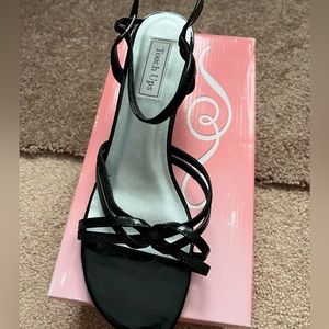 New in box Dress Sandals, Touch Ups by Benjamin Walk, 10.5 wide, black patent
